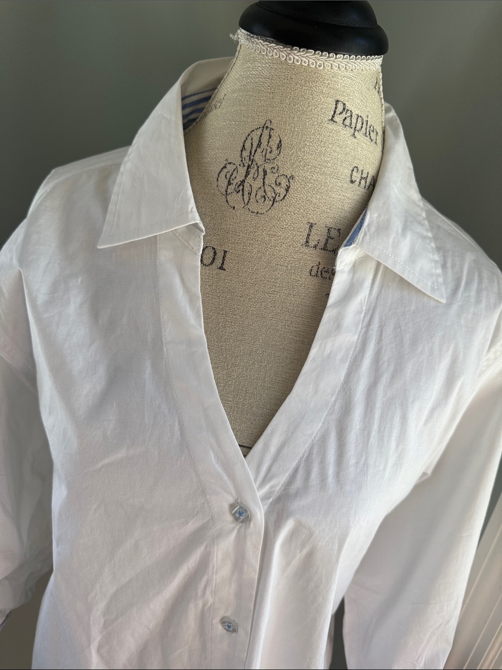 Tizzie white cotton button down v-neck balloon sleeved shirt EUC size XL - Picture 3 of 7